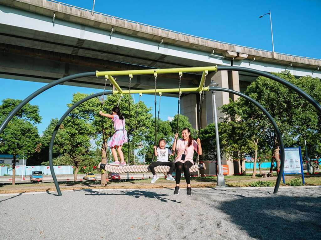 ▲五股區體健防災公園豐富的活動空間及設施，特別適合大人小孩一起來放電。（新北市政府提供）