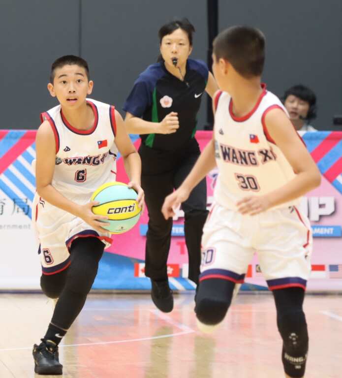 來自永和的網溪國小旗開得勝，擊敗日本隊。 (魏冠中攝影)