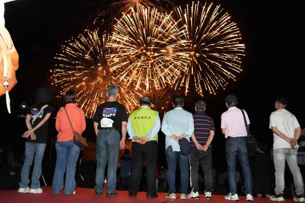 澎湖花火節望安場壓軸登場　逾3600人共享煙火與島嶼風情