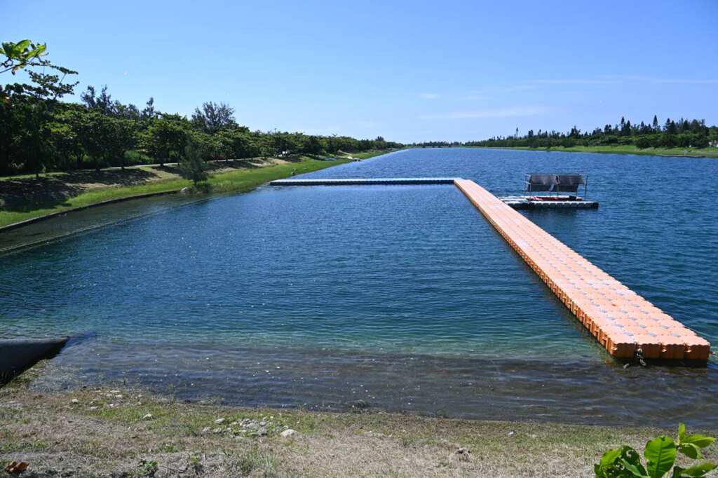 ▲活水湖原是一處滯洪池，水深從2.5公尺到4公尺不等，水源為旁邊卑南溪水湧入，如遇漲潮則水深加大。