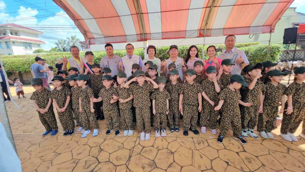 ▲彰化永靖鄉立幼兒園今日在鄭成功紀念公園舉辦以「新兵大挑戰」為主題的創意畢業典禮。（記者林明佑翻攝）