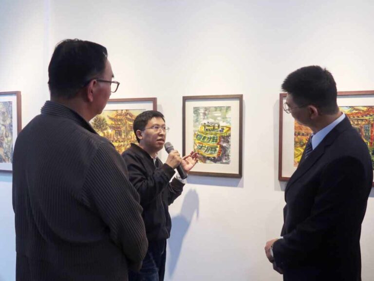 ▲台灣身心障礙藝術發展協會2024年首檔展覽邀請樸實藝術家曹東銘，自即日起於光之藝廊展出【畫藏：曹東銘個展】。（光之藝廊提供）