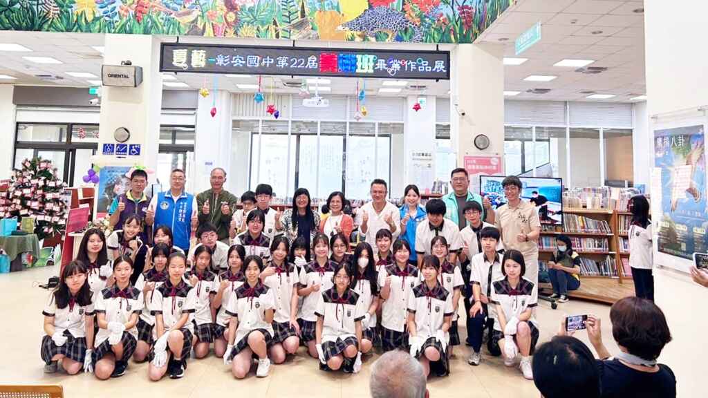 ▲彰安國中美術班畢業作品展「夏藝」開幕式,由市公所社會課長吳澤生代表林世賢市長出席開幕式,歡迎大家前往欣賞此一難得的藝術饗宴!(記者林明佑攝)
