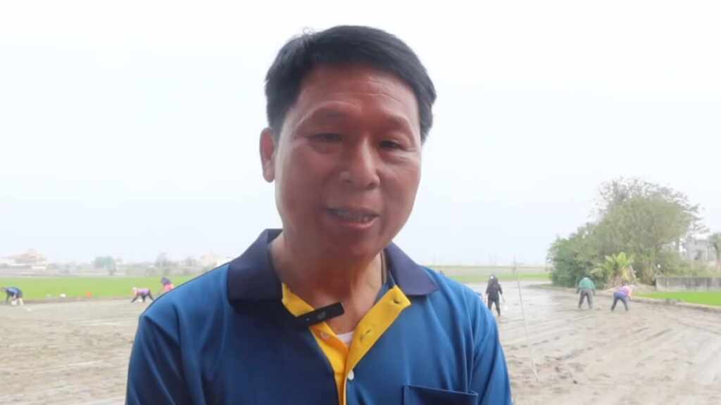 ▲竹塘鄉農會總幹事詹光信說,食農教育著重在親身體驗、自己動手做,透過實際走入水田,親自體驗水稻種植與生長過程,從了解食材開始,學會選擇好食材,並且不浪費食物。(記者林明佑翻攝)
