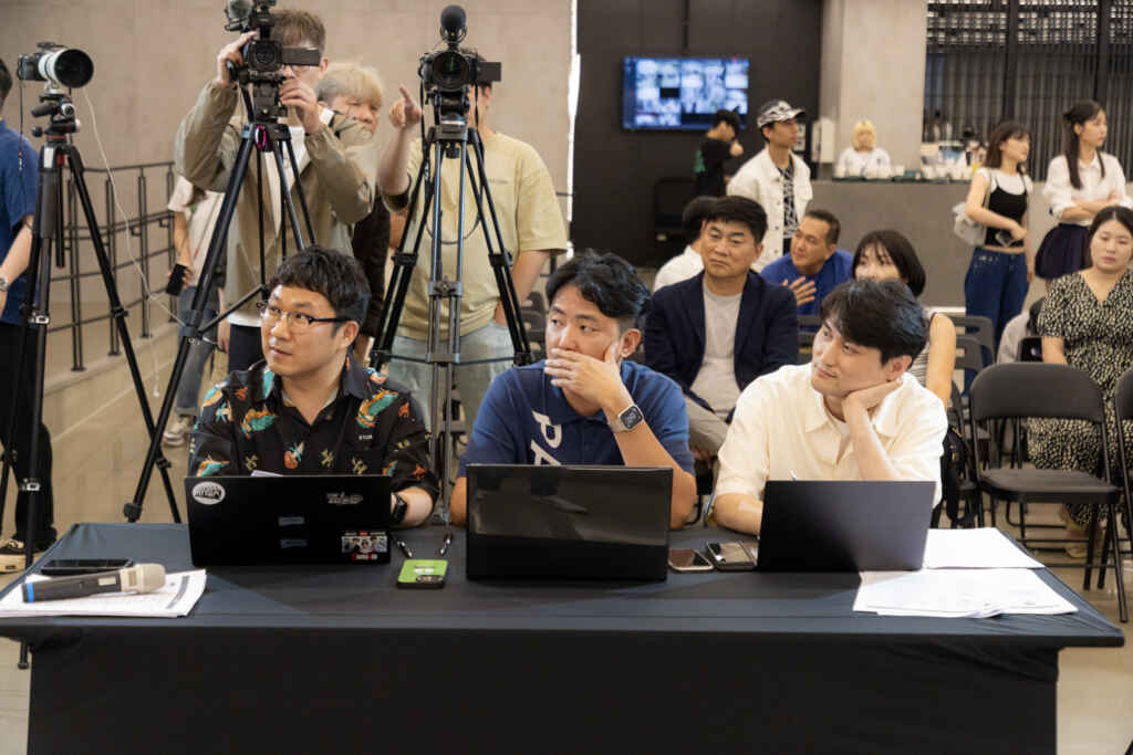 ▲左至右:金七星 (SBSMedianet節目CP)、白正仁(SBSMedianet節目PD)、南基善(選秀PD) (天空娛樂提供)