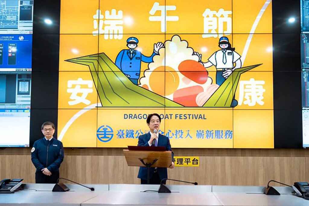 ▲賴清德總統前往臺北車站視察端午節連續假期交通疏運情形。(記者張玉泰翻攝)