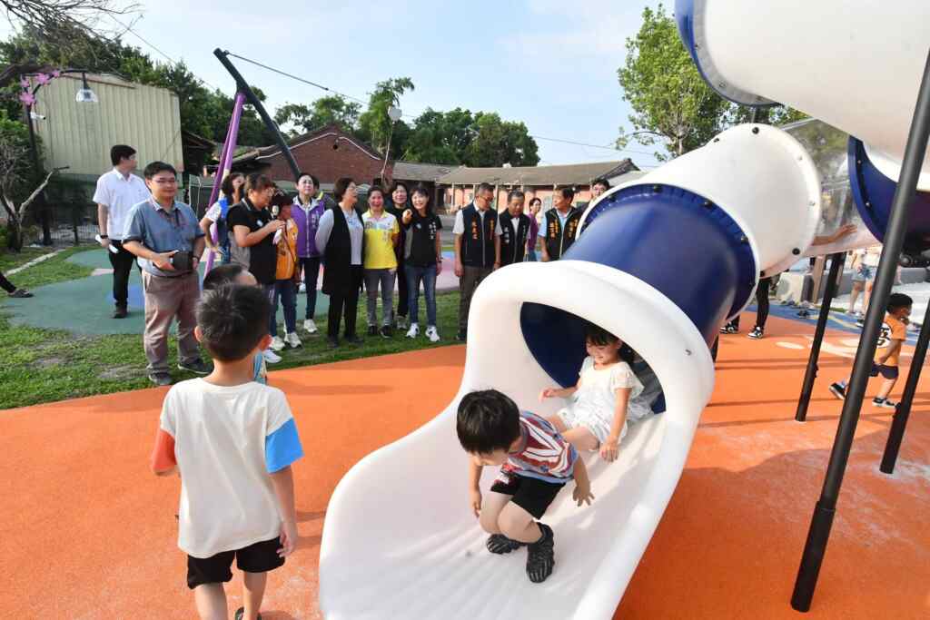 ▲埔南公園7公尺高冠軍帽溜滑梯，將成為家長們為孩子們拍照打卡熱點，讓各種年齡的孩子們都能在埔南公園找到最有趣的玩法。（記者林明佑翻攝）