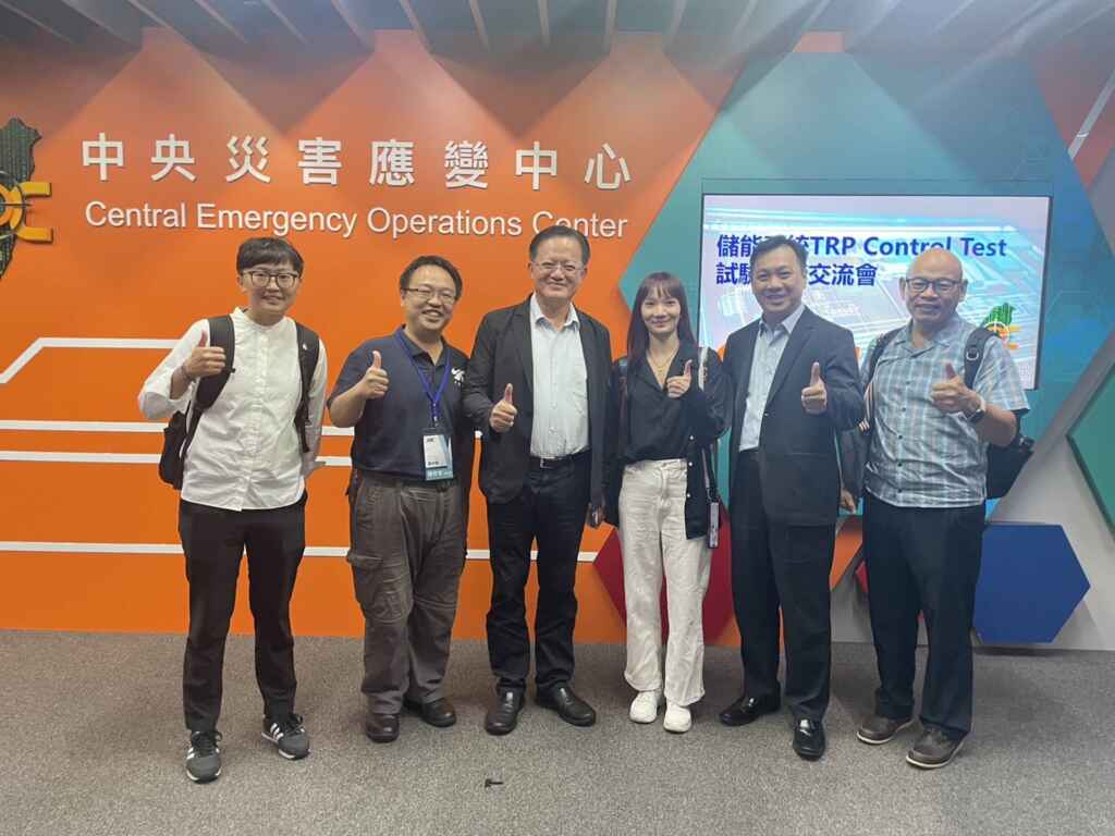 ▲內政部消防署署長蕭煥章(左三)與大葉大學消防學程團隊合影。(大葉大學提供)
