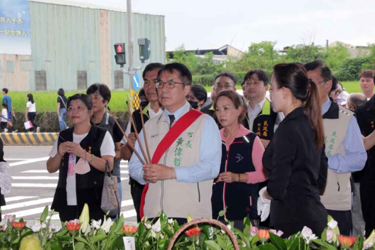 ▲南市中元祭典法會臺南市長黃偉哲親臨主祭，祈願風調雨順市運昌隆。（臺南市政府提供）