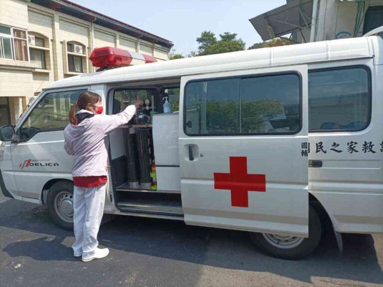 ▲中彰榮家救護車普查合格，保障住民緊急救護安全。（中彰榮家提供）