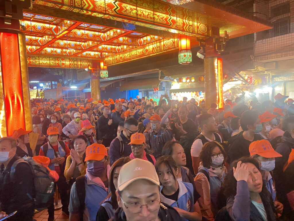 ▲白沙屯媽將啟程,今年有18萬人報名成為媽祖的「香燈腳」,也是人數最多的一次,粉紅超跑魅力將再次襲捲全台。(記者張玉泰攝)