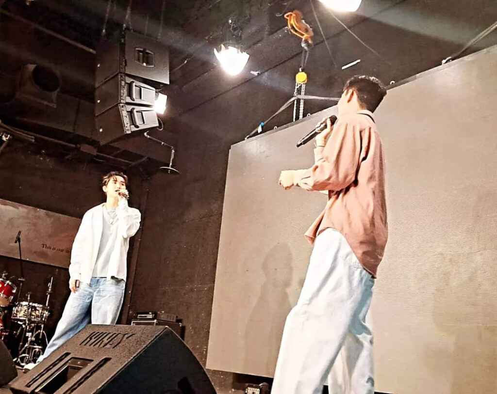 ▲AcQUA源少年黃莑茗、須弘道〈期待著你的出現〉。(楊小雯拍攝)