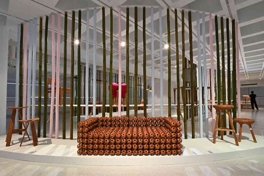 ▲【竹跡+】特展中展現臺灣竹產業所奠基的豐厚文化基礎、不斷創新突破的能量,以更多元的色彩與維度呈現臺灣竹藝的再次演化。(記者張玉泰攝)