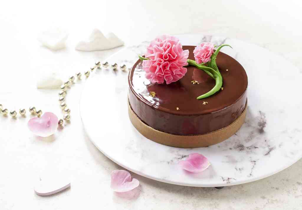 今年母親節就送這一顆　台中福華推「馨愛」康乃馨造型蛋糕