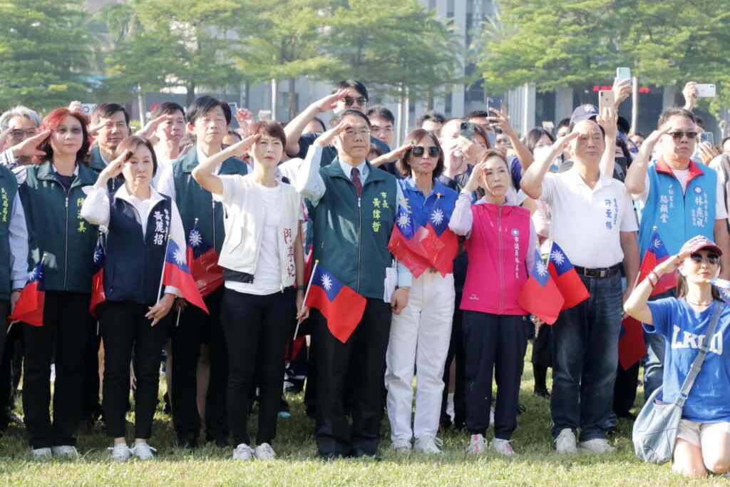 臺南市政府於113年10月10日上午8時在永華市政中心西拉雅廣場舉辦國慶升旗典禮，由台南市長黃偉哲率市府團隊，與各級民意代表及市民一起歡度國慶。