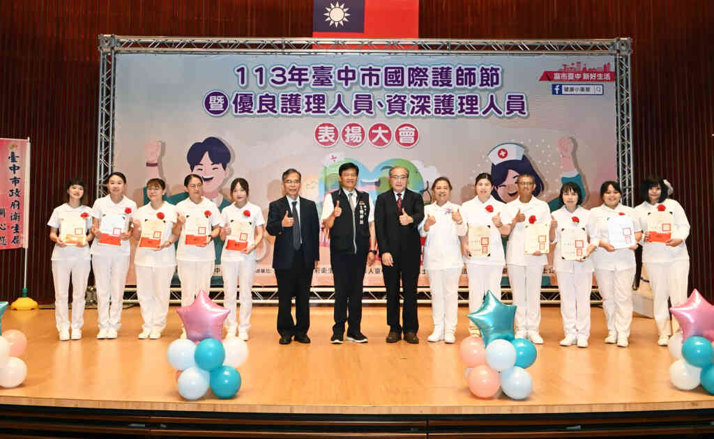▲台中市衛生局長曾梓展表示,台中市有2萬4千多位執業的護理人員,在各領域之中貢獻專業能力,是醫療保健體系中的重要夥伴。(記者張玉泰攝)