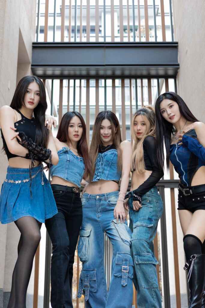 ▲日光之橙小分隊ELL&s 正式成軍,由閃閃Shan、艾許Ashlee、玉歆Thiea、切里Cherry、若熙Rosie組成。(KJM娛樂提供)
