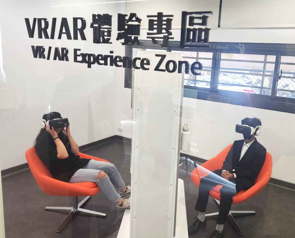 ▲青年職涯發展中心新址闢有VR/AR體驗專區,可供青年實境模擬職場環境。(中彰投分署提供)