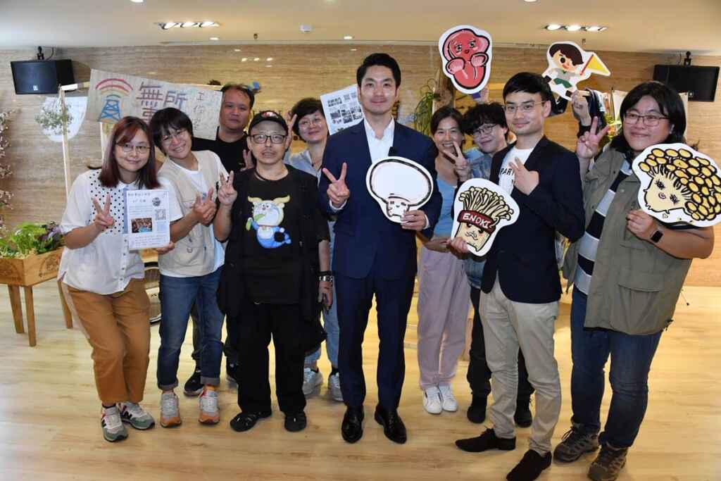 ▲蔣萬安市長、殷瑋局長與5組青職團隊合照。(台北市青年局提供)