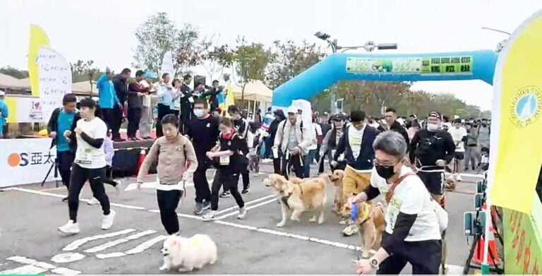 ▲田中馬拉松運動小鎮系列「 Run For Love 寵愛迷你馬拉松」活動，今天在高鐵田中路一段與高鐵綠園路一段路口廣場熱情開跑。（彰化縣政府提供）