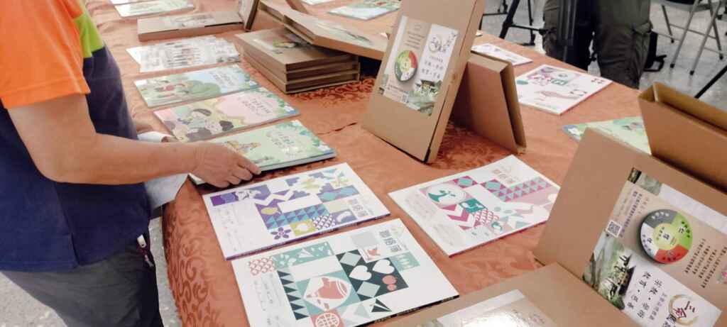 ▲五常品德聯絡簿共發行六冊,符應國中學生六個學期的學習階段,此外,更開放國中端免費向基金會申請,使良好品德自國中時期養成,成為終身信奉的典範價值。(記者林明佑翻攝)