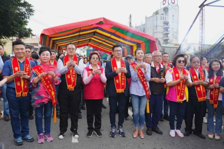 ▲ 會香遶境延續傳承！中投《兄弟宮》續17年探訪情誼 祈求國泰民安。（記者廖妙茜翻攝）