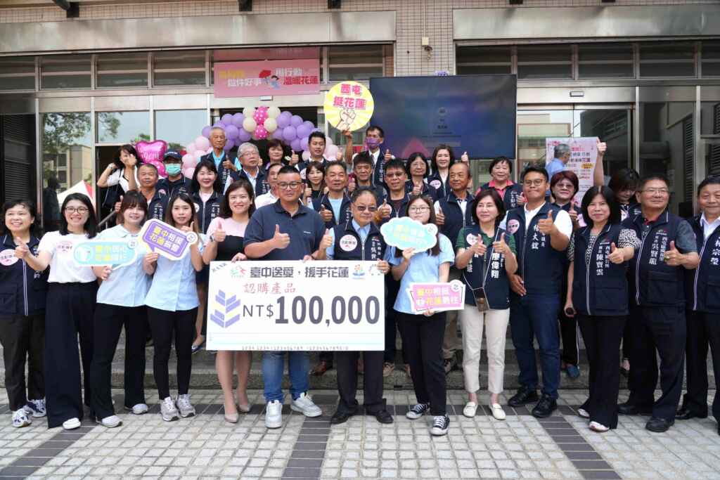 ▲ 墩興營造有限公司董事長吳祥維投入10萬元認購農特品助花蓮震災。