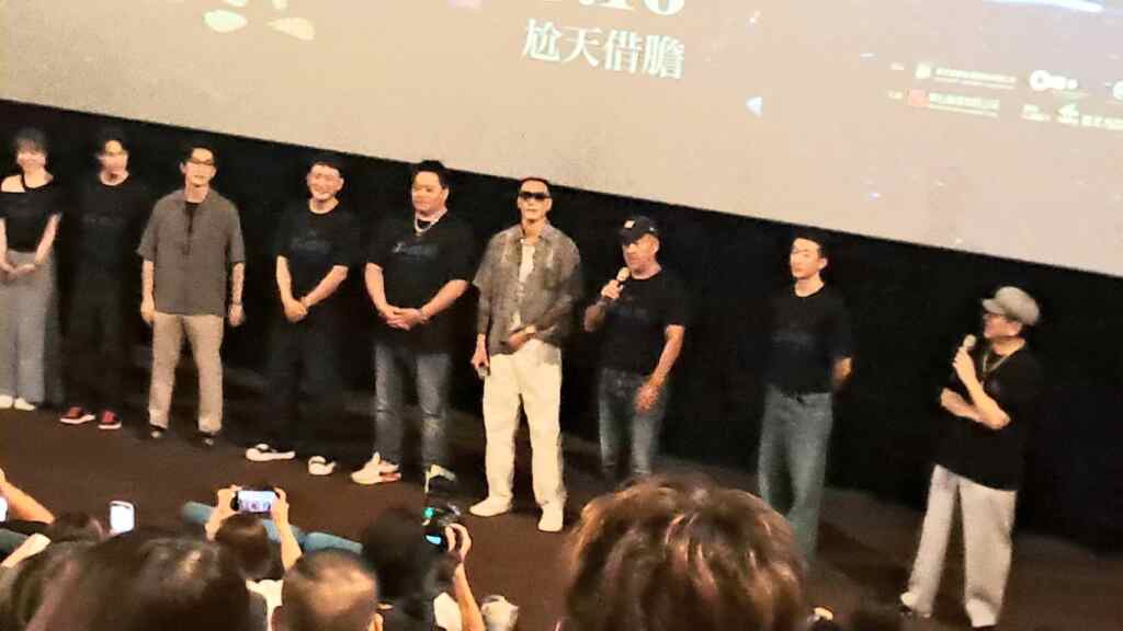 ▲電影《角頭-大橋頭》監製張威縯、張文旗率領一票演員龍天翔、高捷、王識賢、王陽明、張懷秋、施名帥、鄭人碩、張再興、吳震亞、唐振剛、吳長愷、王宣出席映前映後(楊小雯拍攝)
