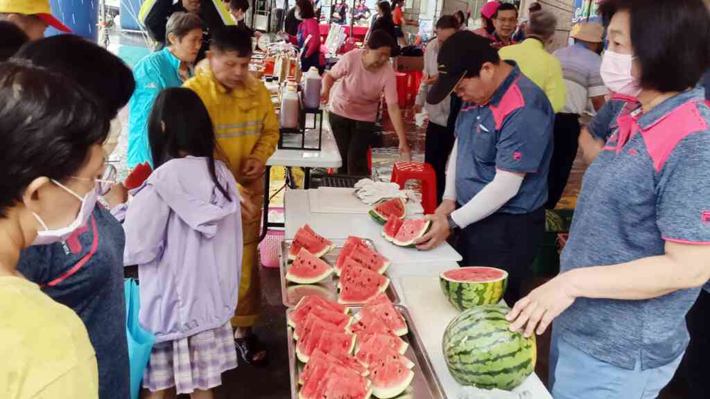 ▲台中大肚西瓜節提供最優質的大肚西瓜讓民眾享用,歡迎民眾在炎炎夏日多購買爽脆多汁的在地西瓜。(台中市農業局提供)