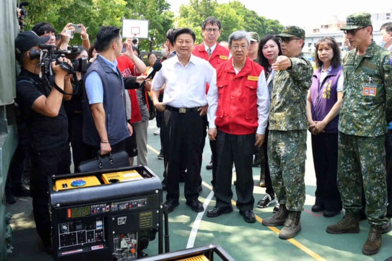 ▲陳揆赴花蓮關切震災災損及災民收容安置，秉持「從優、從速、從簡」原則，全力協助災民度過難關。（新傳處提供）