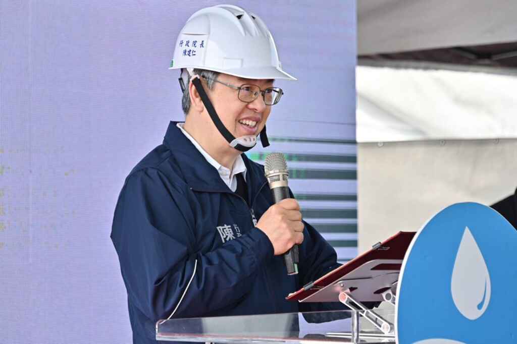 ▲陳揆視察「大漢溪治理及堤外便道串聯工程」成效,與地方共同打造交通便利的優質水岸環境。(新傳處提供)