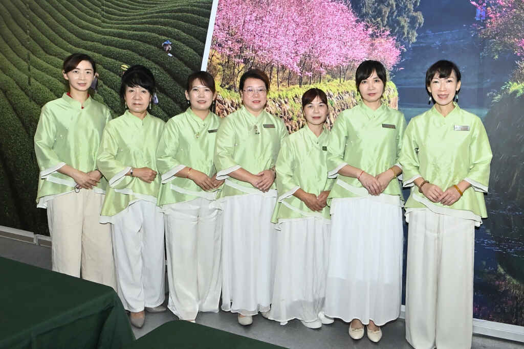 ▲竹山鎮茶道協會理事長張雅茹推廣南投茶葉文化與產業。(記者張玉泰攝)