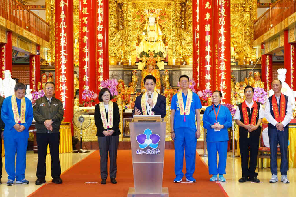 ▲台北市長蔣萬安表示,今年遶境大典為期兩天,非常精彩,也是所有信眾很期待的盛事,慈惠堂也安排沿路信眾可以鑽轎底,更親近母娘的恩澤。(記者張玉泰翻攝)