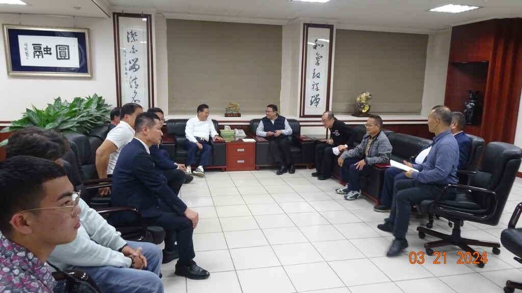 ▲大甲鎮瀾宫副董事長鄭銘坤拜訪彰化縣警察局,感謝員警的辛勞並討論如何防範遶境活動時可能發生的各種狀況。(彰化縣警察局提供)