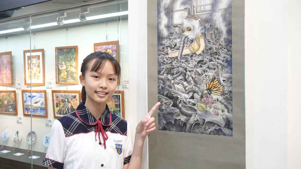 ▲彰安國中同學馬淮宣創作「蝶戀,天涯何處有芳草」勇奪全國學生美展特優。(記者林明佑攝)
