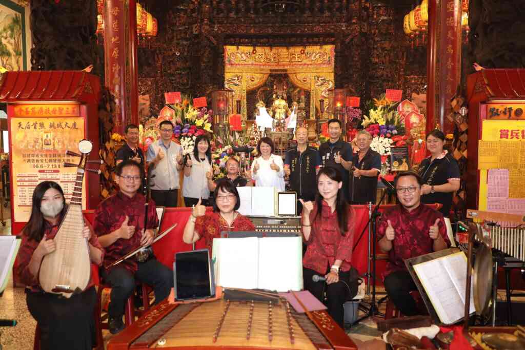 ▲農曆3月23日媽祖生,今(1)日一早黃敏惠市長與市府團隊,分別前往嘉義市朝天宮、奉天宮、天后宮等廟宇參拜。(嘉義市府政府提供)