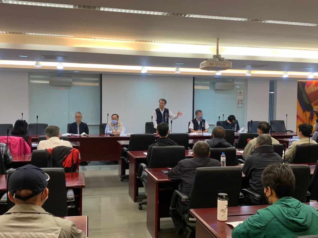 ▲台中港區作業防災高階主管座談會,勞工局副局長致詞。(台中勞工局提供)