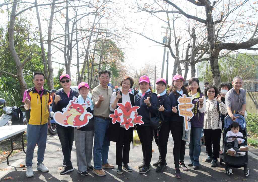 ▲彰化縣長王惠美說，春暖花開，彰化各地百花齊放，有員林蜀葵花海，二林、埤頭東螺溪沿岸的木棉花，還有二水粉紅花旗木等，把握花期，來彰化賞花。（記者林明佑翻攝）