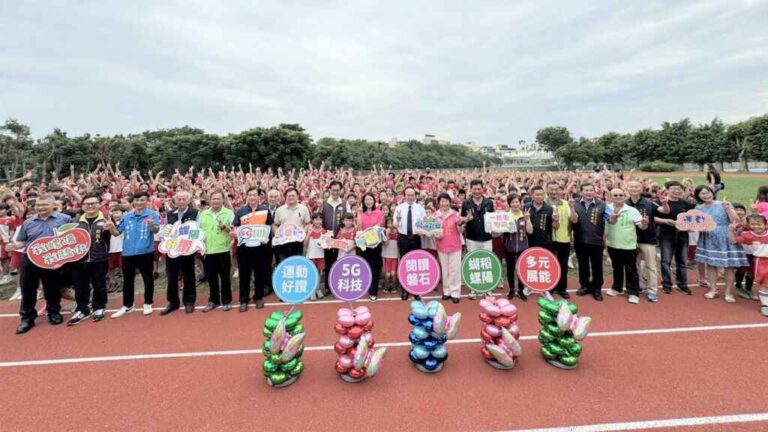 ▲螺陽國小運動場PU跑道啟用，彰化縣副縣長林田富代表縣長王惠美與會，期望PU跑道的啟用，提供學生與鄰近居民一個安全、健康、友善的運動空間。（彰化縣政府提供）