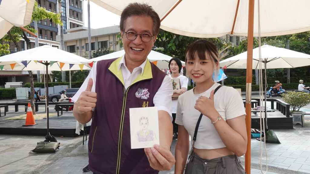 ▲彰化副縣長林田富邀請民眾來卦山3號主題市集,一起來支持年輕人的文創。(記者林明佑攝)
