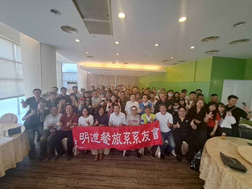 ▲明道大學今天適逢23週年校慶,也是最後一次校慶,歷屆校友攜家帶眷揪團回娘家。(明道大學提供)