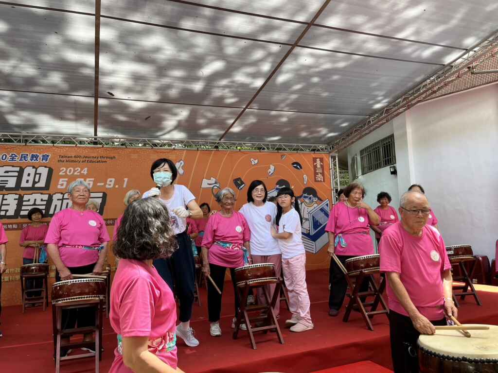 ▲後壁樂齡中心90歲高齡學員(臺南市政府提供)