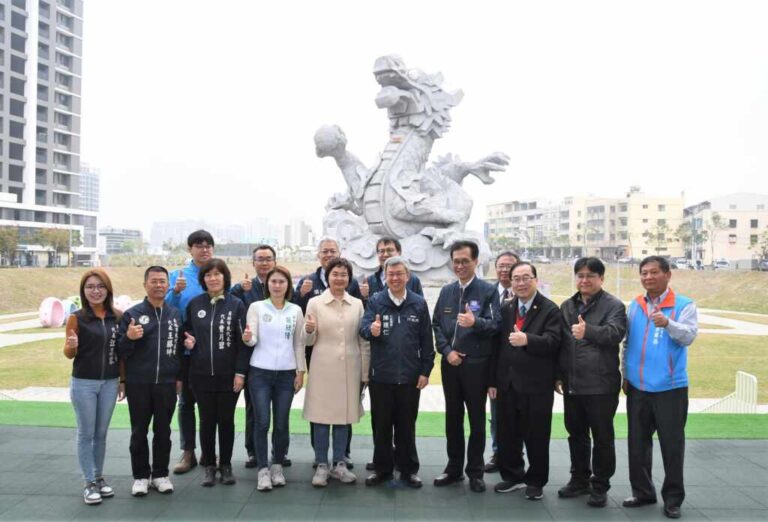 ▲行政院長陳建仁今天視察的龍燈公園滯洪池，已大幅改善員林地區的淹水問題，但要改善整個排水系統，陳揆表示還需要加強下游的大村區域排水工程，未來也將持續規劃。（彰化縣政府提供）