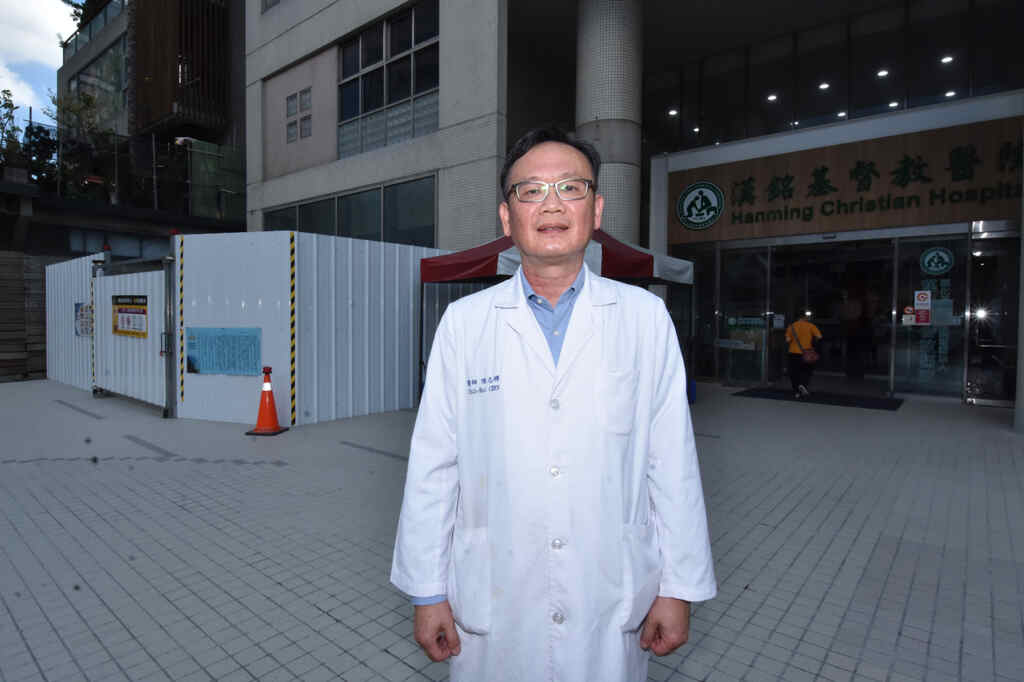 ▲陳志輝院長表示,漢基神經內科、中醫及復健科團隊都積極的介入,希望能夠與陳小妹長期抗戰。(彰基醫院提供)