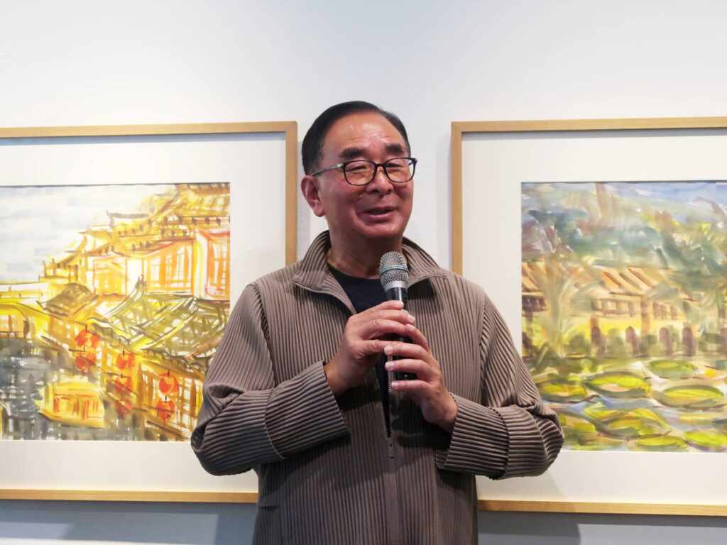 ▲台灣身心障礙藝術發展協會理事長吳春山先生期待觀眾在藝術家筆下溫暖的氛圍中,感受這個世界的善與美。(光之藝廊提供)