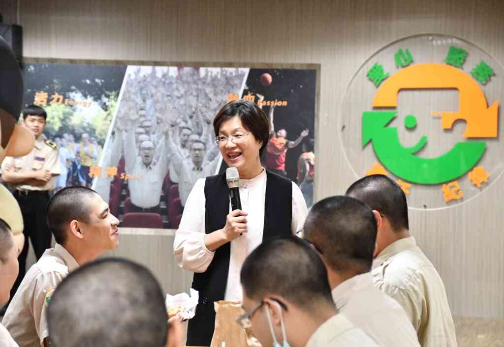 ▲王惠美關心彰化子弟兵在軍中過得好不好,大家如果有什麼問題,都可以馬上反映,縣府一定會做大家的靠山。(彰化縣政府提供)