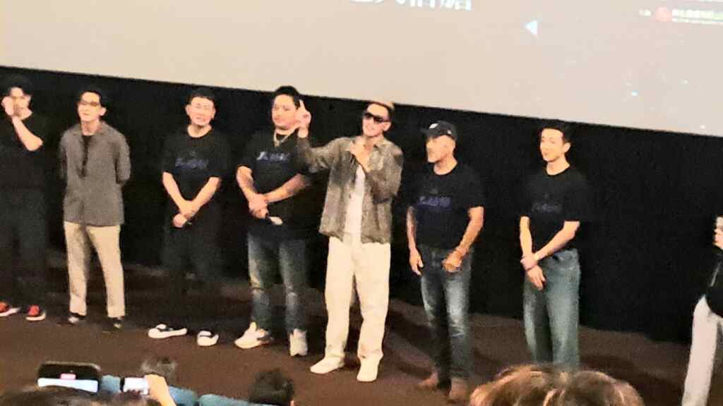 ▲電影《角頭-大橋頭》監製張威縯、張文旗率領一票演員龍天翔、高捷、王識賢、王陽明、張懷秋、施名帥、鄭人碩、張再興、吳震亞、唐振剛、吳長愷、王宣出席映前映後(楊小雯拍攝)