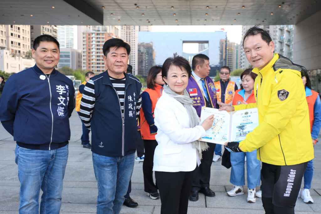 ▲ 2024獅子會&國際工經社鐵騎環台寒冬送暖行活動照。(台中市政府提供)
