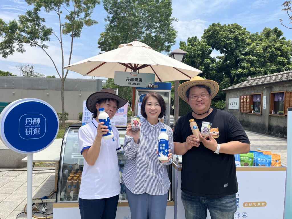 ▲丹醇鮮乳的乳源來自自家崙頂牧場提供的第一手鮮乳,沒有多餘運輸或加工過程,僅用高品質生乳才採用的「標準高溫短時間殺菌法(HTST)」,保留更多鮮乳營養。(屏東縣政府提供)