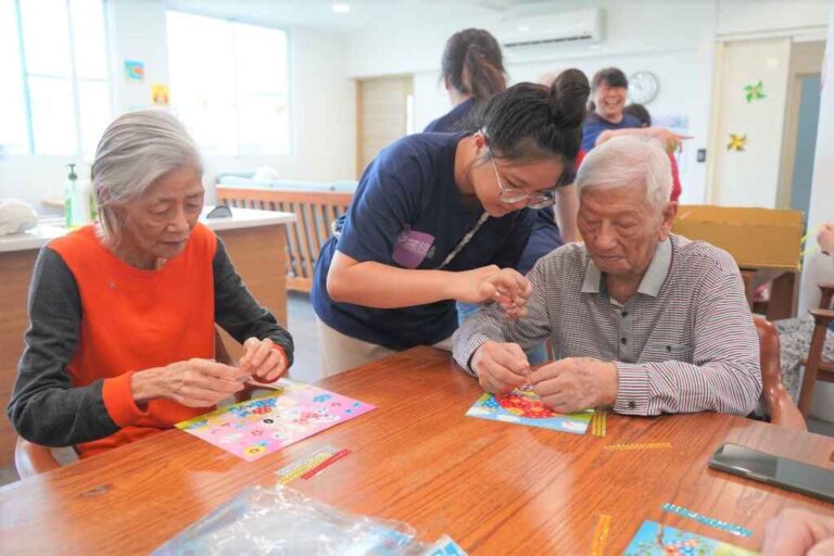 ▲屏東失智症團體家屋，藉由團體活動及課程帶來人際互動。（屏東縣政府提供）